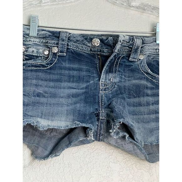 Miss Me Jeans Womens 26  Mid Rise Rhinestones & Sequins Pockets shorts - Picture 1 of 4